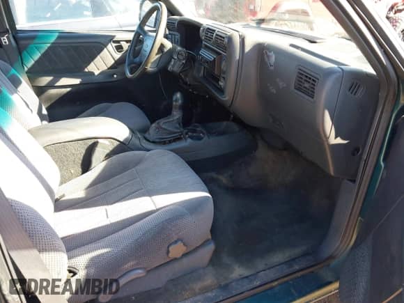 ✅ 1997 Chevrolet Blazer LS • VIN: 1GNDT13W3V2147849 • Lot: 41605551. Listed on IAAI with 208,546 mi miles. Access the free auction sales archive from the USA and view a detailed vehicle history report at DreamBid. Image 5.