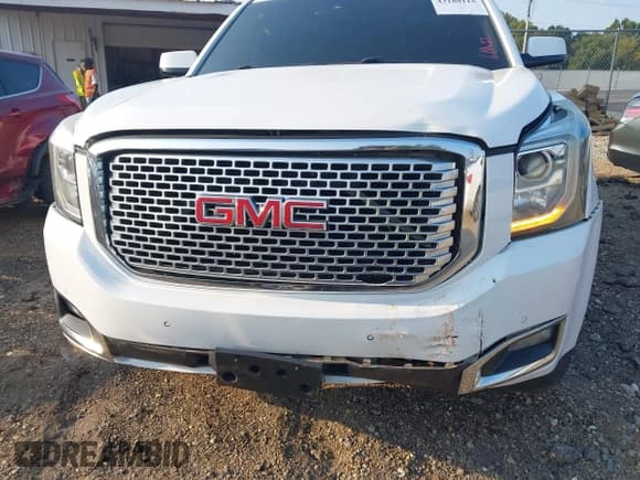 ✅ 2015 GMC Yukon Denali • VIN: 1GKS1CKJ2FR521176 • Lot: 43188115. Wystawiony na IAAI z przebiegiem 206 021 mil. Bezpłatny archiwum sprzedaży aukcyjnych z USA i szczegółowy raport historii pojazdu na DreamBid. Zdjęcie 6.