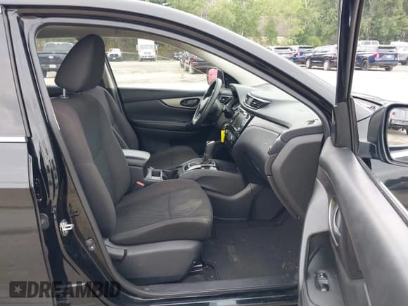 ✅ 2020 Nissan Rogue SV • VIN: JN1BJ1CV2LW542417 • Lot: 40121106. Wystawiony na IAAI z przebiegiem 111 576 mil. Bezpłatny archiwum sprzedaży aukcyjnych z USA i szczegółowy raport historii pojazdu na DreamBid. Zdjęcie 5.