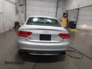 ✅ 2012 Audi S5 Premium Plus • VIN: WAUCVAFR3CA002833 • Лот: 42542948. Опубликован ранее на IAAI с пробегом 85 910 миль. Бесплатный доступ к архиву аукционных продаж из США и подробный отчёт об истории автомобиля на DreamBid. Изображение 17.