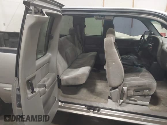 ✅ 2000 GMC Sierra 1500 SLE • VIN: 2GTEC19T3Y1302186 • Lot: 43560936. Wystawiony na IAAI z przebiegiem Nie podano. Bezpłatny archiwum sprzedaży aukcyjnych z USA i szczegółowy raport historii pojazdu na DreamBid. Zdjęcie 8.