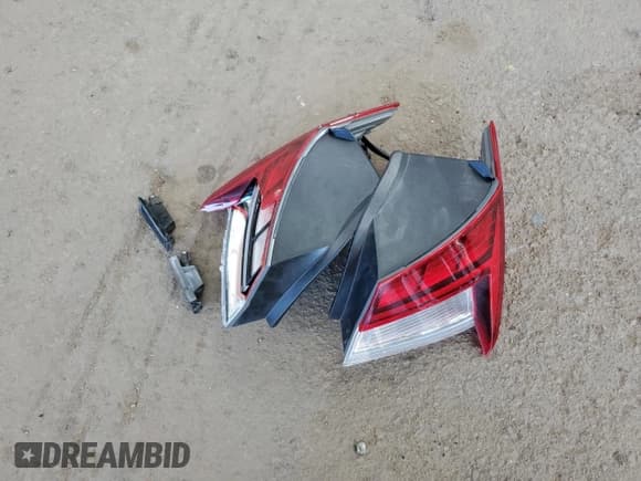 ✅ 2025 Hyundai Elantra Blue • VIN: KMHLM4DJ9SU173843 • Lot: 91677535. Listed on Copart with 8,143 mi. Free auction sales archive from the USA and detailed vehicle history report at DreamBid. Image 13.