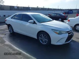✅ 2015 Toyota Camry SE • VIN: 4T1BF1FKXFU028424 • Lot: 43358844. Wystawiony na IAAI z przebiegiem 135 766 mil. Bezpłatny archiwum sprzedaży aukcyjnych z USA i szczegółowy raport historii pojazdu na DreamBid. Zdjęcie 1.