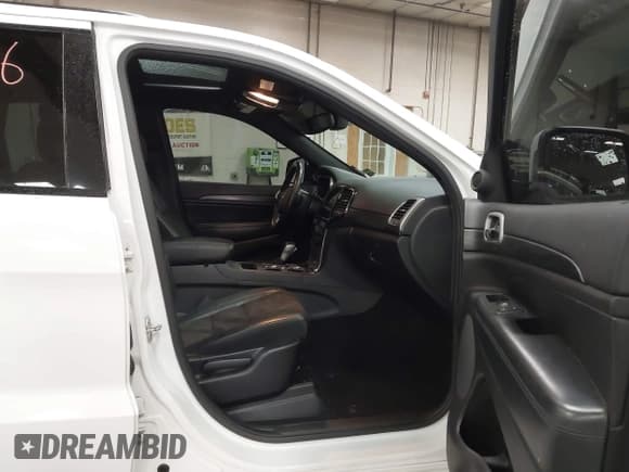 ✅ 2019 Jeep Grand Cherokee Altitude • VIN: 1C4RJFAG3KC838270 • Lot: 43490196. Wystawiony na IAAI z przebiegiem 87 496 mil. Bezpłatny archiwum sprzedaży aukcyjnych z USA i szczegółowy raport historii pojazdu na DreamBid. Zdjęcie 5.