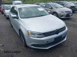 ✅ 2013 Volkswagen Jetta SE • VIN: 3VWBP7AJ1DM445576 • Лот: 42177994. Опубликован ранее на IAAI с пробегом 130 198 миль. Бесплатный доступ к архиву аукционных продаж из США и подробный отчёт об истории автомобиля на DreamBid. Изображение 1.
