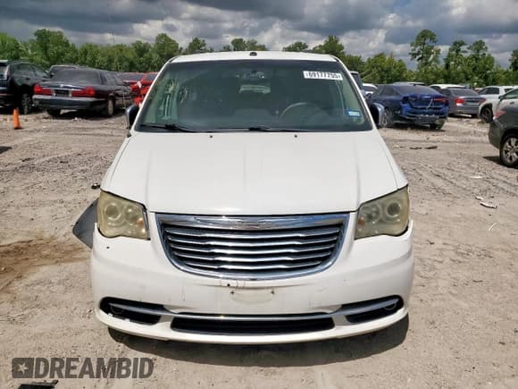 ✅ 2011 Chrysler Town & Country Limited • VIN: 2A4RR6DG0BR688074 • Лот: 69177755. Опубликован ранее на Copart с пробегом 185 046 миль. Бесплатный доступ к архиву аукционных продаж из США и подробный отчёт об истории автомобиля на DreamBid. Изображение 5.