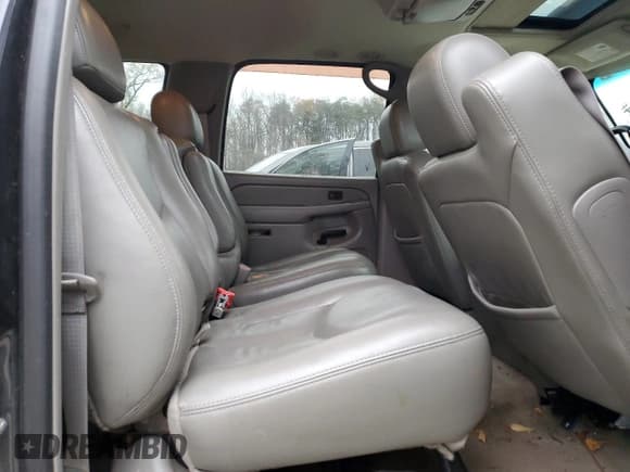 ✅ 2005 Chevrolet Suburban LT • VIN: 1GNFK16Z95J151301 • Лот: 83642854. Опубликован ранее на Copart с пробегом 190 221 миль. Бесплатный доступ к архиву аукционных продаж из США и подробный отчёт об истории автомобиля на DreamBid. Изображение 11.