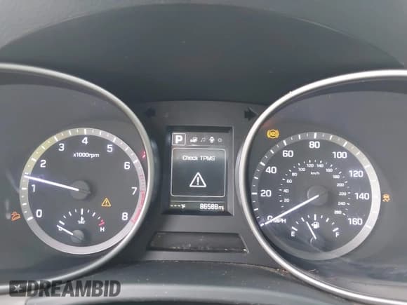 ✅ 2017 Hyundai Santa Fe SE • VIN: KM8SM4HF1HU243832 • Lot: 43654843. Wystawiony na IAAI z przebiegiem 86 588 mil. Bezpłatny archiwum sprzedaży aukcyjnych z USA i szczegółowy raport historii pojazdu na DreamBid. Zdjęcie 7.