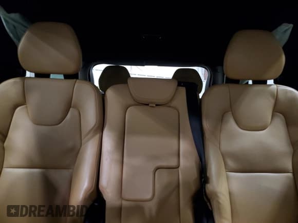 ✅ 2018 Volvo XC90 Momentum • VIN: YV4A22PK1J1207328 • Lot: 92316625. Wystawiony na Copart z przebiegiem 129 290 mil. Bezpłatny archiwum sprzedaży aukcyjnych z USA i szczegółowy raport historii pojazdu na DreamBid. Zdjęcie 10.