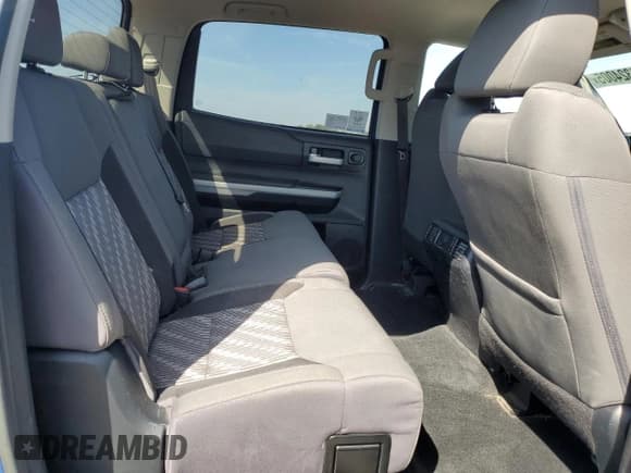 ✅ 2018 Toyota Tundra SR5 • VIN: 5TFDW5F13JX717899 • Лот: 81324005. Опубликован ранее на Copart с пробегом 102 109 миль. Бесплатный доступ к архиву аукционных продаж из США и подробный отчёт об истории автомобиля на DreamBid. Изображение 10.