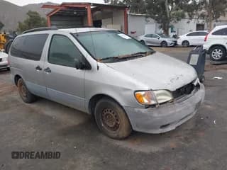 ✅ 2002 Toyota Sienna CE • VIN: 4T3ZF19C92U484418 • Lot: 43692618. Listed on IAAI with 231,773 mi. Free auction sales archive from the USA and detailed vehicle history report at DreamBid. Image 1.
