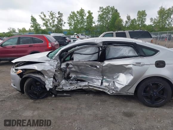 ✅ 2016 Ford Fusion SE • VIN: 3FA6P0H75GR242726 • Лот: 42323268. Опубликован ранее на IAAI с пробегом 147 180 миль. Бесплатный доступ к архиву аукционных продаж из США и подробный отчёт об истории автомобиля на DreamBid. Изображение 6.