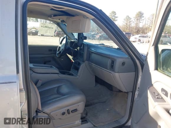 ✅ 2006 Chevrolet Suburban LT • VIN: 1GNFK16Z96J126481 • Лот: 41668824. Опубликован ранее на IAAI с пробегом 218 790 миль. Бесплатный доступ к архиву аукционных продаж из США и подробный отчёт об истории автомобиля на DreamBid. Изображение 5.