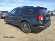 ✅ 2025 Ford Explorer ST • VIN: 1FMWK8GC2SGA94259 • Lot: 85339945. Wystawiony na Copart z przebiegiem 10 735 mil. Bezpłatny archiwum sprzedaży aukcyjnych z USA i szczegółowy raport historii pojazdu na DreamBid. Zdjęcie 2.