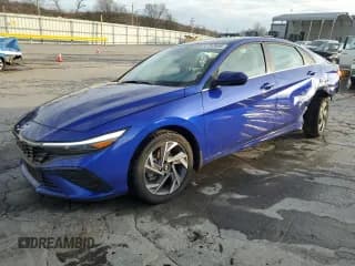 ✅ 2025 Hyundai Elantra SEL Convenience • VIN: KMHLS4DG5SU888760 • Lot: 92797695. Wystawiony na Copart z przebiegiem 7 055 mil. Bezpłatny archiwum sprzedaży aukcyjnych z USA i szczegółowy raport historii pojazdu na DreamBid. Zdjęcie 1.