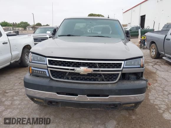 ✅ 2007 Chevrolet Silverado 2500HD LT1 • VIN: 1GCHK23D77F130386 • Lot: 42109924. Wystawiony na IAAI z przebiegiem 137 741 mil. Bezpłatny archiwum sprzedaży aukcyjnych z USA i szczegółowy raport historii pojazdu na DreamBid. Zdjęcie 12.