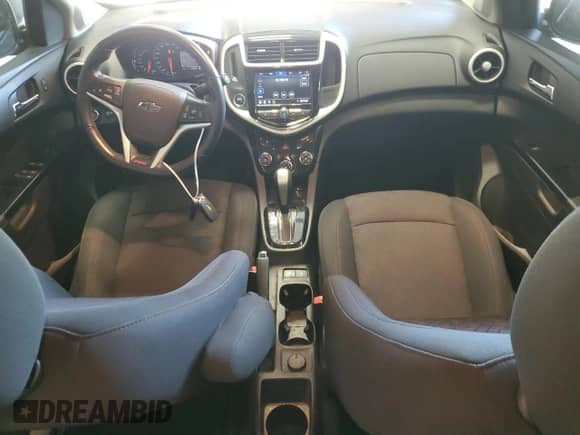 ✅ 2020 Chevrolet Sonic LT • VIN: 1G1JD5SB0L4135800 • Lot: 59463194. Wystawiony na Copart z przebiegiem 47 192 mil mil. Skorzystaj z bezpłatnego archiwum sprzedaży aukcyjnych z USA i zobacz szczegółowy raport historii pojazdu na DreamBid. Zdjęcie 8.