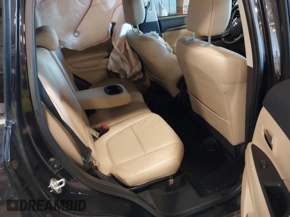 ✅ 2019 Mitsubishi Outlander GT • VIN: JA4JZ4AX8KZ010667 • Lot: 42140289. Wystawiony na IAAI z przebiegiem 105 383 mil. Bezpłatny archiwum sprzedaży aukcyjnych z USA i szczegółowy raport historii pojazdu na DreamBid. Zdjęcie 8.