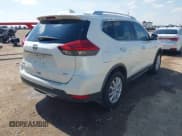 ✅ 2017 Nissan Rogue SV • VIN: KNMAT2MTXHP603326 • Lot: 43110800. Wystawiony na IAAI z przebiegiem 111 289 mil. Bezpłatny archiwum sprzedaży aukcyjnych z USA i szczegółowy raport historii pojazdu na DreamBid. Zdjęcie 4.