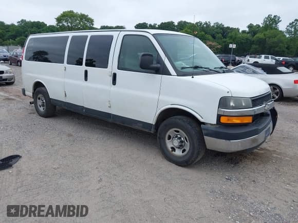 ✅ 2008 Chevrolet Express Passenger • VIN: 1GAHG39K581171068 • Lot: 42530215. Listed on IAAI with 251,871 mi. Free auction sales archive from the USA and detailed vehicle history report at DreamBid. Image 1.