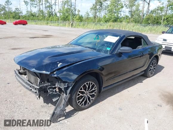 ✅ 2012 Ford Mustang V6 • VIN: 1ZVBP8EM2C5205421 • Лот: 39669657. Опубликован ранее на IAAI с пробегом 214 320 миль. Бесплатный доступ к архиву аукционных продаж из США и подробный отчёт об истории автомобиля на DreamBid. Изображение 2.