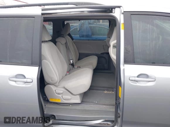 ✅ 2014 Toyota Sienna LE AAS • VIN: 5TDKK3DC5ES503410 • Лот: 43661128. Опубликован ранее на IAAI с пробегом 84 262 миль. Бесплатный доступ к архиву аукционных продаж из США и подробный отчёт об истории автомобиля на DreamBid. Изображение 8.