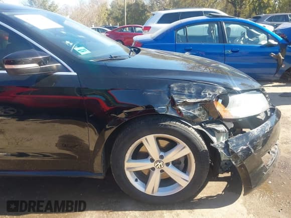 ✅ 2015 Volkswagen Passat SE • VIN: 1VWBT7A3XFC030953 • Lot: 43565945. Listed on IAAI with 114,750 mi. Free auction sales archive from the USA and detailed vehicle history report at DreamBid. Image 6.