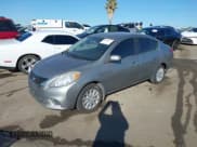 ✅ 2012 Nissan Versa SV • VIN: 3N1CN7AP6CL894549 • Лот: 43646327. Опубликован ранее на IAAI с пробегом 148 804 миль. Бесплатный доступ к архиву аукционных продаж из США и подробный отчёт об истории автомобиля на DreamBid. Изображение 2.