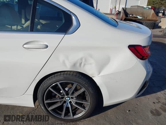 ✅ 2022 BMW 3 Series 330i xDrive • VIN: 3MW5R7J00N8C65787 • Lot: 43790437. Listed on IAAI with 21,124 mi. Free auction sales archive from the USA and detailed vehicle history report at DreamBid. Image 19.