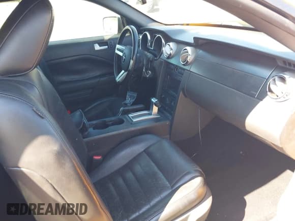 ✅ 2007 Ford Mustang GT Deluxe • VIN: 1ZVHT85H675209230 • Лот: 42868623. Опубликован ранее на IAAI с пробегом 195 209 миль. Бесплатный доступ к архиву аукционных продаж из США и подробный отчёт об истории автомобиля на DreamBid. Изображение 5.