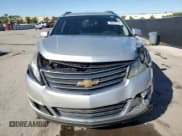 ✅ 2016 Chevrolet Traverse LT • VIN: 1GNKRHKD1GJ272517 • Lot: 90472515. Wystawiony na Copart z przebiegiem 126 123 mil. Bezpłatny archiwum sprzedaży aukcyjnych z USA i szczegółowy raport historii pojazdu na DreamBid. Zdjęcie 5.