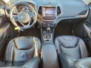 ✅ 2018 Jeep Cherokee Limited • VIN: 1C4PJMDB4JD608905 • Лот: 93103425. Опубликован ранее на Copart с пробегом 106 645 миль. Бесплатный доступ к архиву аукционных продаж из США и подробный отчёт об истории автомобиля на DreamBid. Изображение 8.