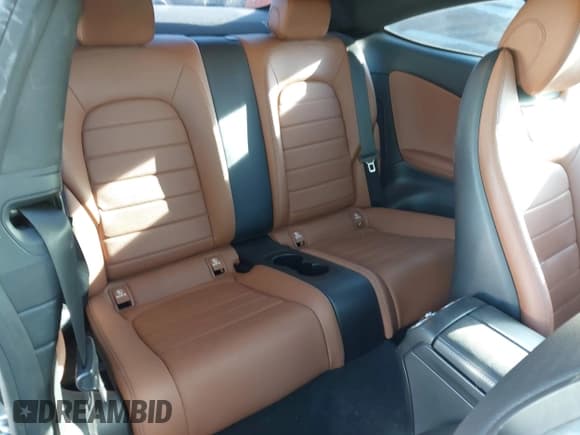 ✅ 2019 Mercedes-Benz C 300 • VIN: WDDWJ8DB8KF826229 • Lot: 41932314. Wystawiony na IAAI z przebiegiem 51 305 mil. Bezpłatny archiwum sprzedaży aukcyjnych z USA i szczegółowy raport historii pojazdu na DreamBid. Zdjęcie 8.