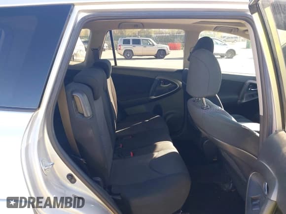 ✅ 2011 Toyota RAV4 Sport • VIN: JTMRF4DV9B5042465 • Lot: 43637597. Listed on IAAI with Not provided. Free auction sales archive from the USA and detailed vehicle history report at DreamBid. Image 8.