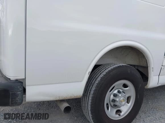 ✅ 2025 Chevrolet Express Cargo • VIN: 1GCWGAFPXS1187289 • Lot: 43699769. Wystawiony na IAAI z przebiegiem 9 913 mil. Bezpłatny archiwum sprzedaży aukcyjnych z USA i szczegółowy raport historii pojazdu na DreamBid. Zdjęcie 19.