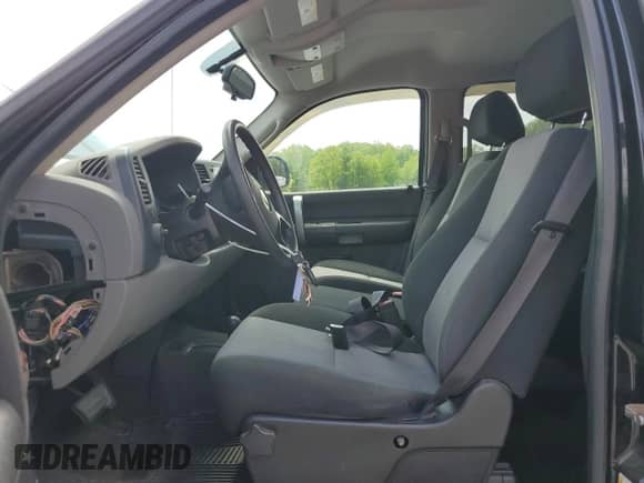 2009 Chevrolet Silverado 1500 LS z VIN 3GCEK13C99G145395, wystawiony jako Copart lot #57073015 z przebiegiem 112 155 mil mil oraz Czysty tytuł • Clean title. Historia ofert i sprzedaży dostępna na DreamBid. Obrazek 7.