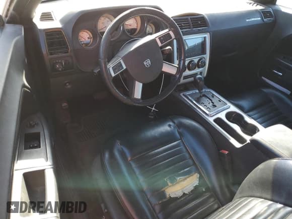 ✅ 2010 Dodge Challenger SE • VIN: 2B3CJ4DV8AH103317 • Lot: 42911135. Wystawiony na Copart z przebiegiem 163 618 mil. Bezpłatny archiwum sprzedaży aukcyjnych z USA i szczegółowy raport historii pojazdu na DreamBid. Zdjęcie 8.