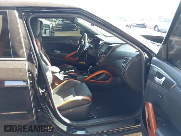 ✅ 2017 Hyundai Veloster Turbo • VIN: KMHTC6AE8HU314478 • Lot: 43567013. Wystawiony na IAAI z przebiegiem 115 504 mil. Bezpłatny archiwum sprzedaży aukcyjnych z USA i szczegółowy raport historii pojazdu na DreamBid. Zdjęcie 5.