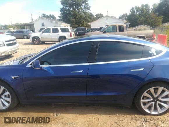 ✅ 2020 Tesla Model 3 Long Range • VIN: 5YJ3E1EB6LF620632 • Lot: 43161339. Wystawiony na IAAI z przebiegiem 74 153 mil. Bezpłatny archiwum sprzedaży aukcyjnych z USA i szczegółowy raport historii pojazdu na DreamBid. Zdjęcie 14.