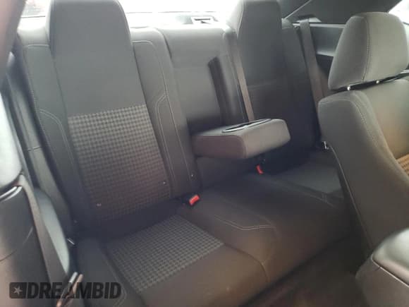 ✅ 2018 Dodge Challenger SXT Plus • VIN: 2C3CDZAGXJH111030 • Lot: 43950573. Wystawiony na Copart z przebiegiem 32 857 mil. Bezpłatny archiwum sprzedaży aukcyjnych z USA i szczegółowy raport historii pojazdu na DreamBid. Zdjęcie 10.