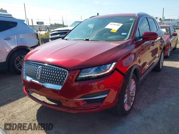 ✅ 2019 Lincoln MKC Standard • VIN: 5LMCJ1C98KUL44108 • Lot: 40284900. Listed on IAAI with 61,994 mi. Free auction sales archive from the USA and detailed vehicle history report at DreamBid. Image 17.