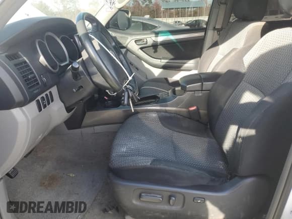 ✅ 2006 Toyota 4Runner SR5 • VIN: JTEBU14R068074245 • Лот: 89810935. Опубликован ранее на Copart с пробегом 275 798 миль. Бесплатный доступ к архиву аукционных продаж из США и подробный отчёт об истории автомобиля на DreamBid. Изображение 7.