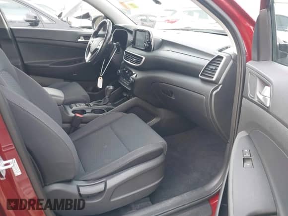 2019 Hyundai Tucson SEL z VIN KM8J33AL6KU943619, wystawiony jako IAAI lot #41409745 z przebiegiem 86 730 mil mil oraz . Historia ofert i sprzedaży dostępna na DreamBid. Obrazek 5.