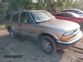 ✅ 2000 Chevrolet Blazer LT • VIN: 1GNDT13W2Y2282227 • Lot: 41548767. Wystawiony na IAAI z przebiegiem 154 129 mil. Bezpłatny archiwum sprzedaży aukcyjnych z USA i szczegółowy raport historii pojazdu na DreamBid. Zdjęcie 1.