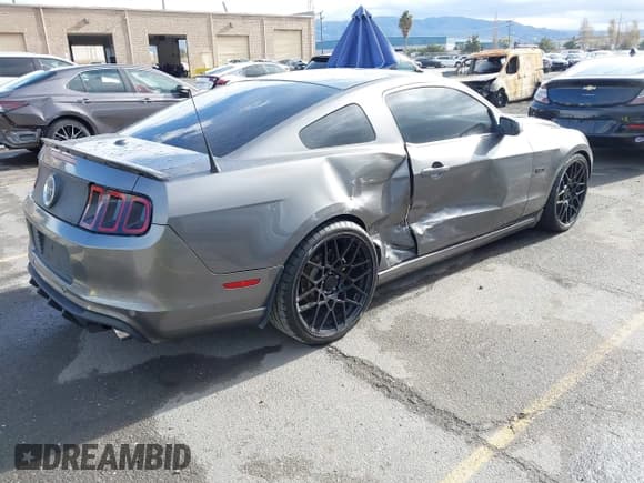 ✅ 2013 Ford Mustang GT • VIN: 1ZVBP8CF0D5279975 • Lot: 43622571. Listed on IAAI with 100,782 mi. Free auction sales archive from the USA and detailed vehicle history report at DreamBid. Image 4.