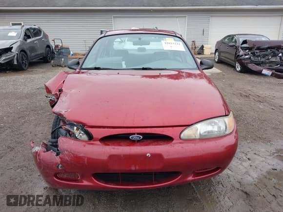 ✅ 1999 Ford Escort SE • VIN: 1FAFP13P5XW228965 • Lot: 42023231. Wystawiony na IAAI z przebiegiem 99 184 mil. Bezpłatny archiwum sprzedaży aukcyjnych z USA i szczegółowy raport historii pojazdu na DreamBid. Zdjęcie 12.