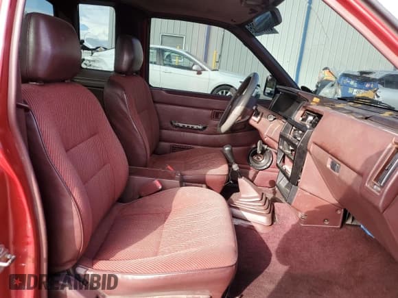 ✅ 1993 Nissan Frontier • VIN: 1N6SD16S3PC375172 • Lot: 85934395. Wystawiony na Copart z przebiegiem 177 222 mil. Bezpłatny archiwum sprzedaży aukcyjnych z USA i szczegółowy raport historii pojazdu na DreamBid. Zdjęcie 10.