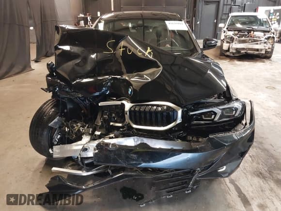 ✅ 2025 BMW 3 Series 330i xDrive • VIN: 3MW89CW08S8F24309 • Lot: 42125993. Wystawiony na IAAI z przebiegiem 457 mil. Bezpłatny archiwum sprzedaży aukcyjnych z USA i szczegółowy raport historii pojazdu na DreamBid. Zdjęcie 6.