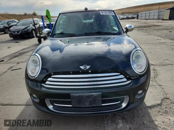 ✅ 2011 MINI Convertible • VIN: WMWZN3C52BTZ89323 • Lot: 91351885. Wystawiony na Copart z przebiegiem 76 663 mil. Bezpłatny archiwum sprzedaży aukcyjnych z USA i szczegółowy raport historii pojazdu na DreamBid. Zdjęcie 5.