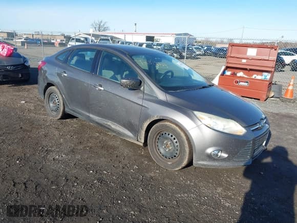 ✅ 2012 Ford Focus SE • VIN: 1FAHP3F27CL240857 • Lot: 43812359. Wystawiony na IAAI z przebiegiem 118 165 mil. Bezpłatny archiwum sprzedaży aukcyjnych z USA i szczegółowy raport historii pojazdu na DreamBid. Zdjęcie 1.